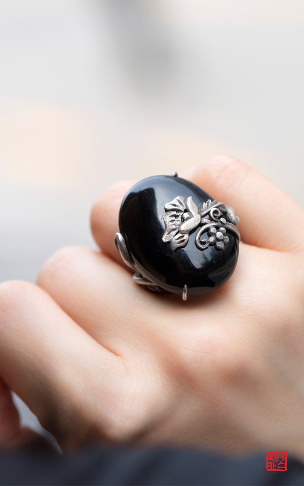 7307 - [나스첸카 NASCHENKA] 블랙 매니아 _  오닉스 반지 은반지 사극반지 원석반지 볼드한 유니크 반지