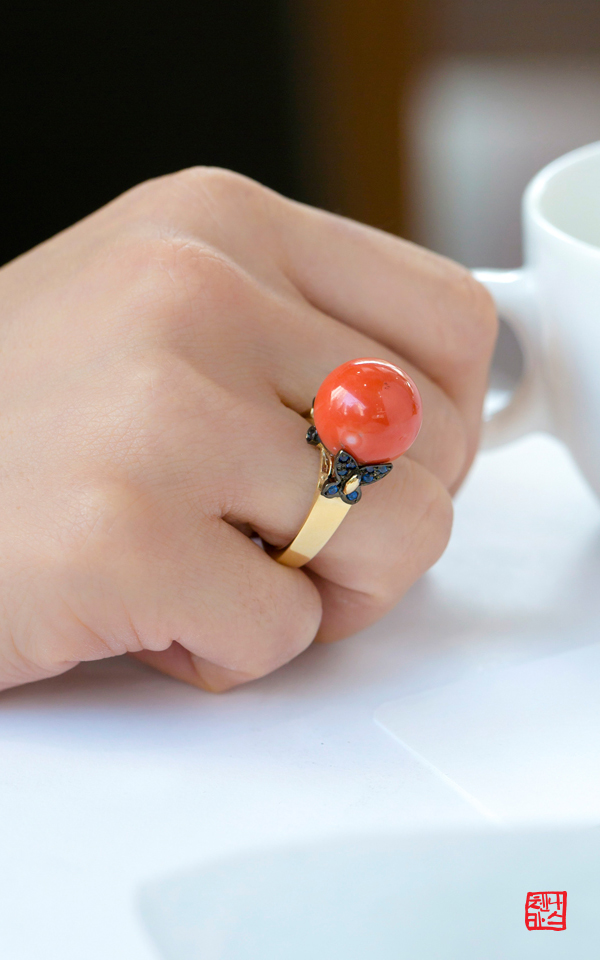 1269672 - [나스첸카 NASCHENKA] 붉은 산호와 나비 사파이어 _ 18K 산호 반지