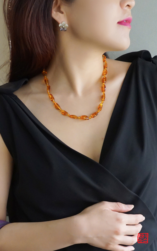 1016539 - [나스첸카 NASCHENKA] 쁘띠 조신한 황금물결 _ amber 호박 목걸이