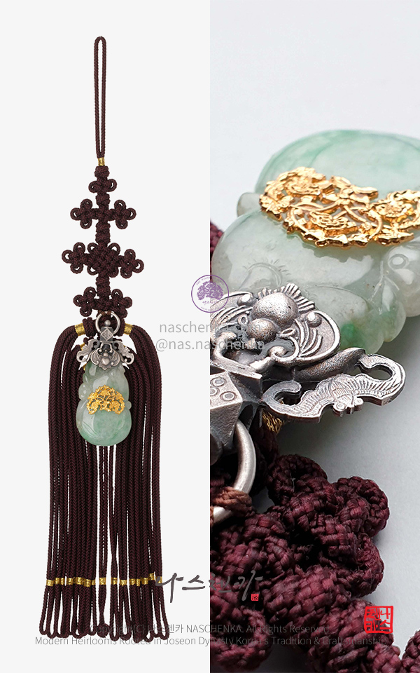 10956178 - [나스첸카 NASCHENKA] 재운발복 천연 비취 모란 구중궁궐 박쥐문 은 세공 명주 자주 낙지발 노리개