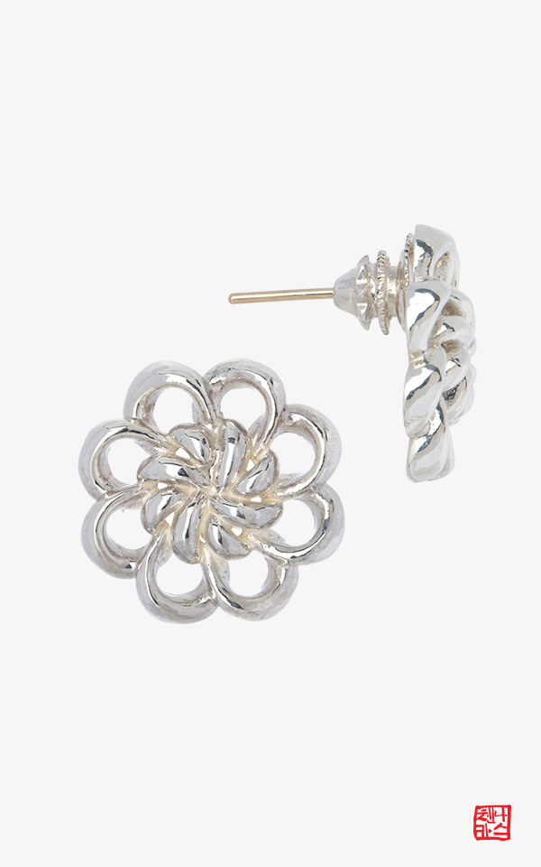1470157 - 나스첸카 NASCHENKA 매듭 은 귀걸이 [NAS by] 매화 하나 _ 은귀걸이