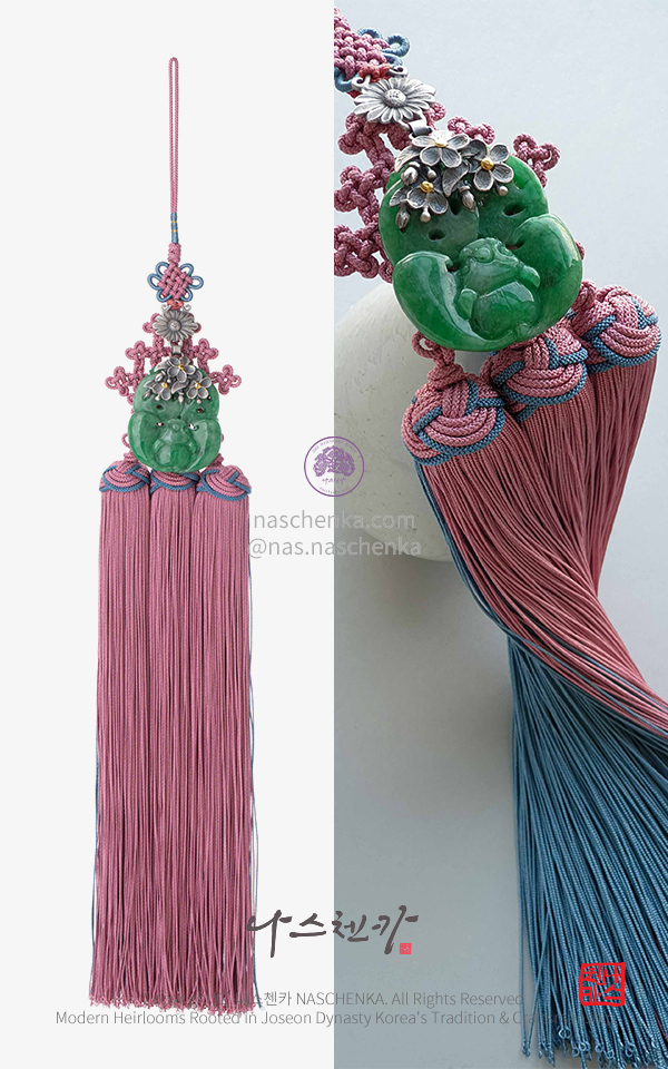 10956359 - [나스첸카 NASCHENKA] 딥 블루 & 핑크 조화  은장인 금속공예 실크 비취 양면 노리개 