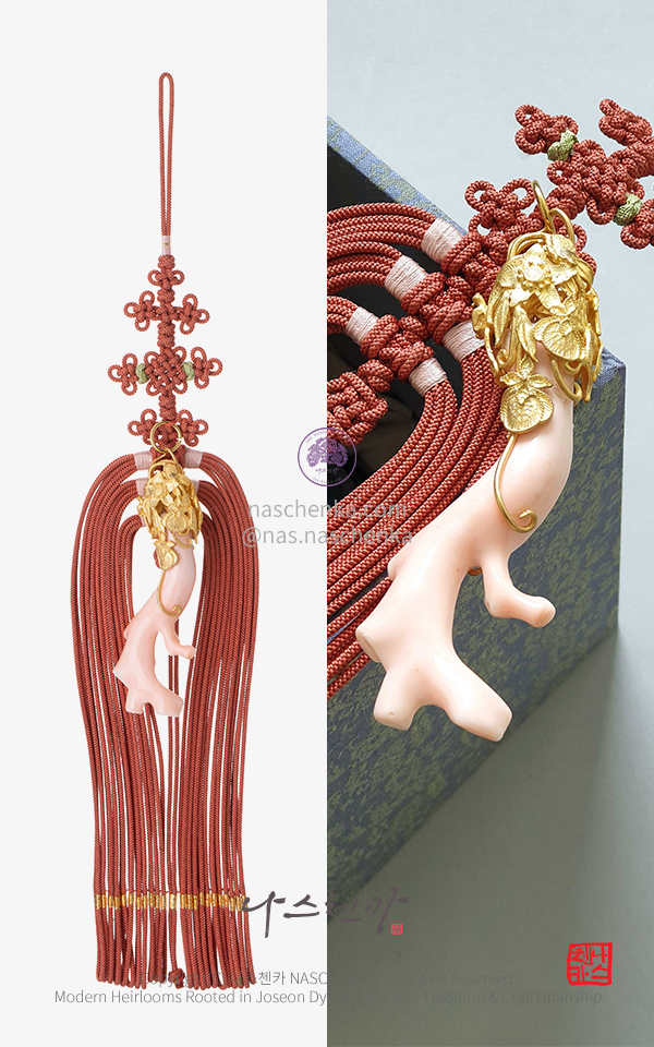 10957989 - 고급 전통 산호 노리개 [나스첸카 NASCHENKA] 무한지애 천연 심해 바닷속 고결한 천연 산호 가지 은 노리개 명주 낙지발