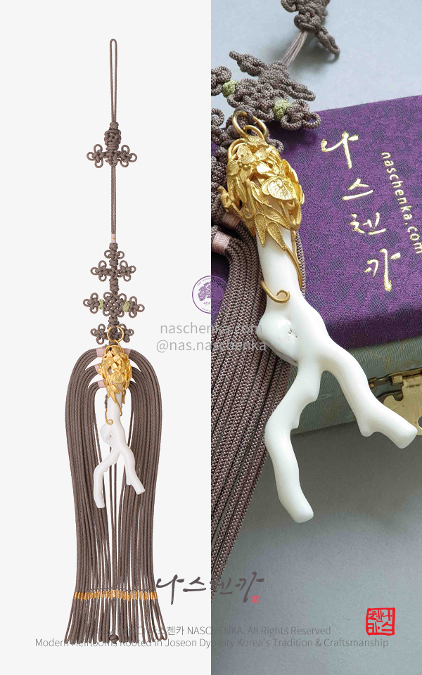 10957990 - 고급 전통 노리개 [나스첸카 NASCHENKA] 무한지애 천연 심해 바닷속 고결한 천연 산호 가지 은 노리개 명주 낙지발