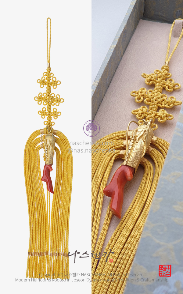 10958242 - 전통 매듭 노리개 [나스첸카 NASCHENKA] 국가적 상징성 현대적 가보 천연 산호 낙지발 노리개 명주
