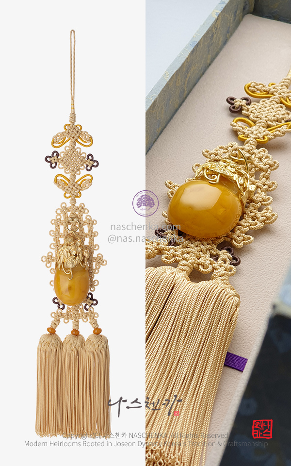 10958074 - 전통공예 작품 명주실 실크 노리개 천연 호박 나스첸카 NASCHENKA 작품 호박 노리개 지금 보고 있어