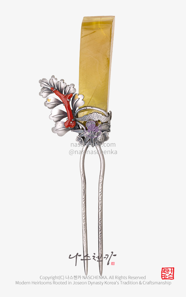 10958381 - 전통 은 뒤꽂이 꽂이는 우뚝이지 호박 뒤꽂이