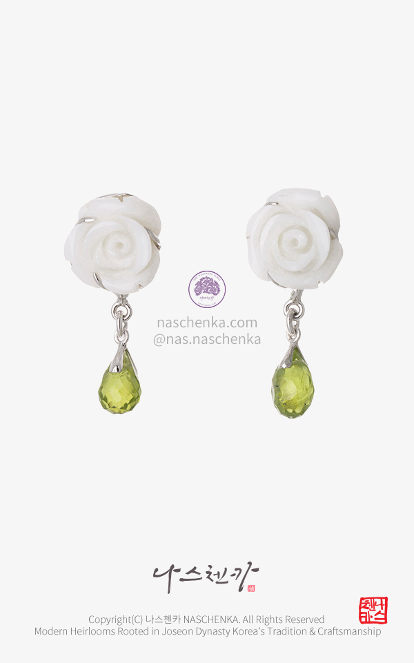 10958573 - 순수 화이트 댕글 산호 귀걸이 