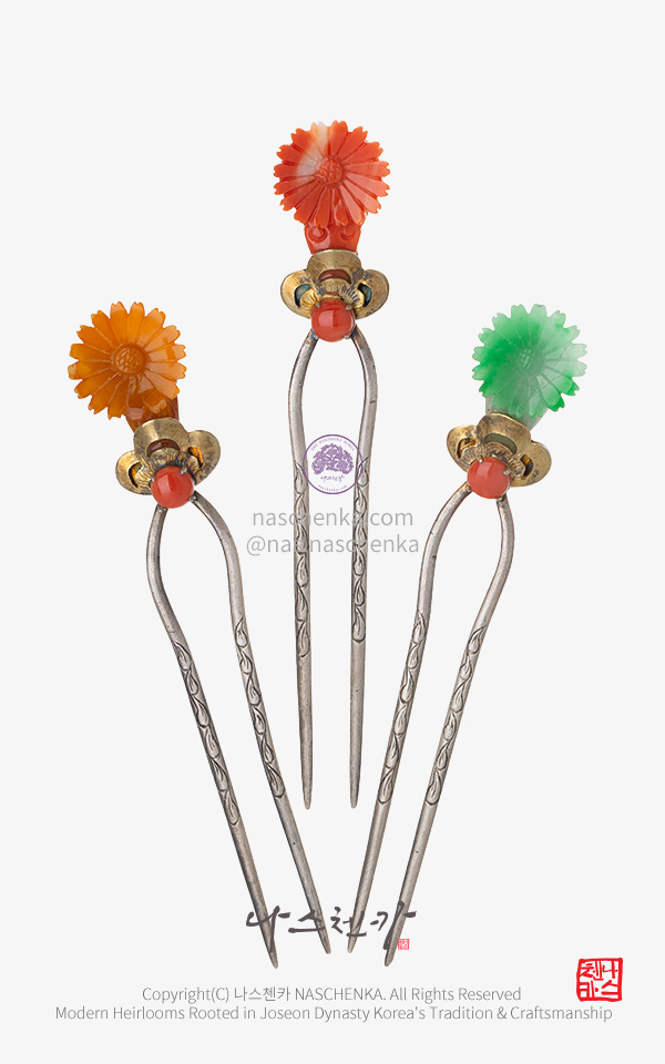 10959161 - 천연 비취 산호 호박 이런 구성 삼작이라고 하며 천연 3개 세트 자체가 이제는 귀하다. 귀해 삼작 은 뒤꽂이 