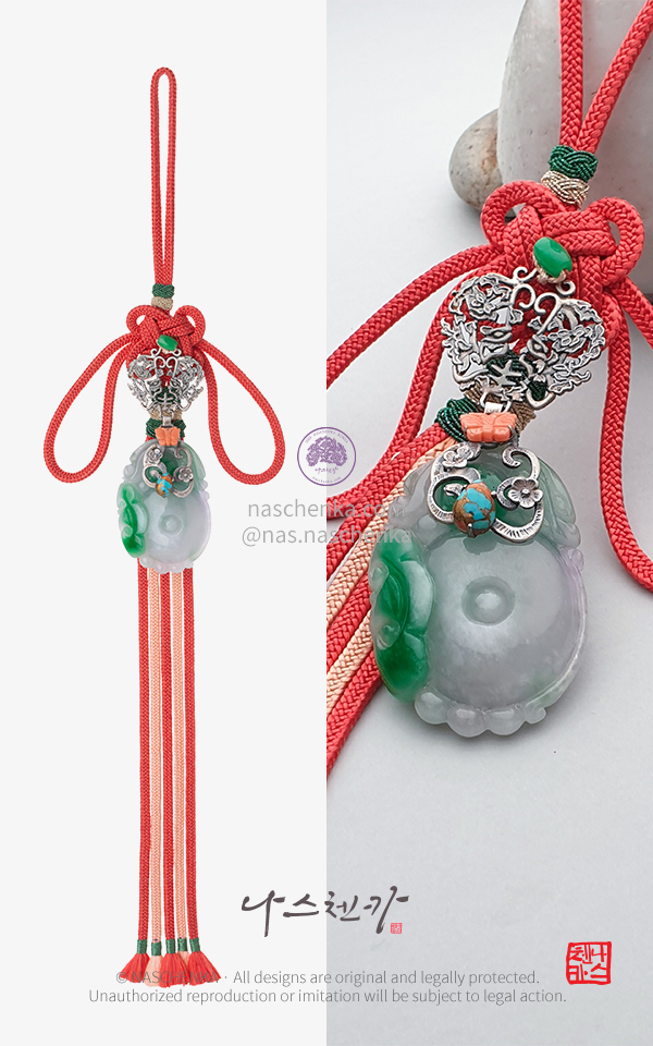 10959271 - 노리개의이사금 왕조국의 장신구 명주 실크 비취 산호 은 노리개 