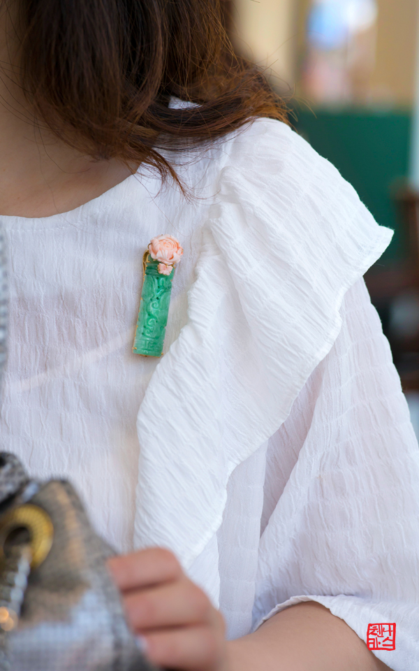 1421394 - [나스첸카 NASCHENKA] 만리향 _ 산호 브로치 비취 브로치